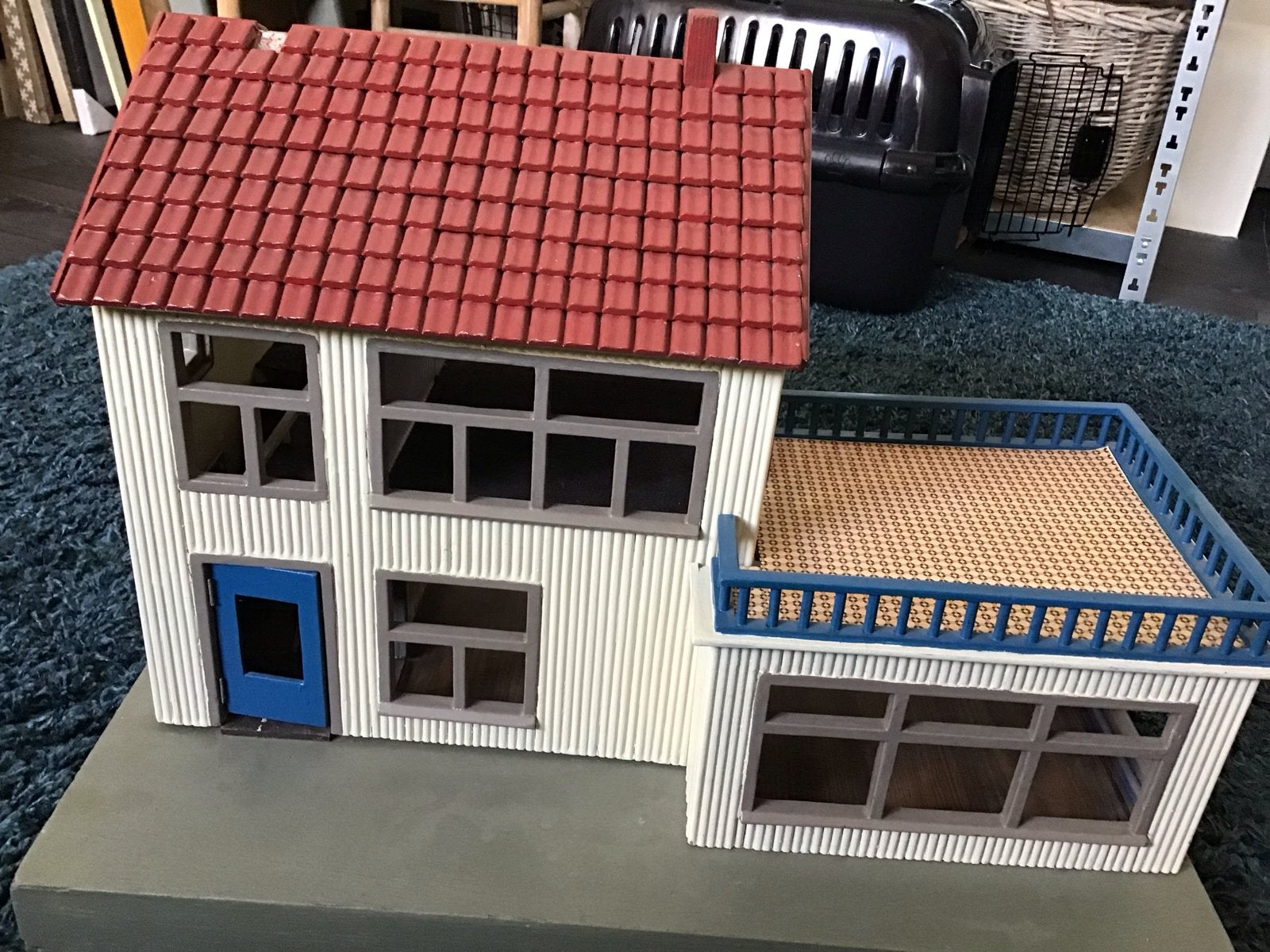 Vintage Poppenhuis met Terras - Charmant en Ruim, Ophalen of Verzenden, Gebruikt, Poppenhuis