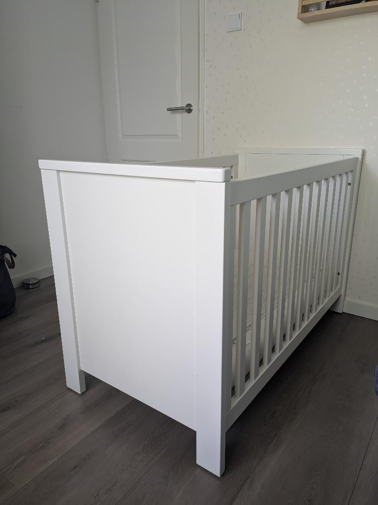 Ledikant en commode, Ophalen, Zo goed als nieuw, Jongetje of Meisje
