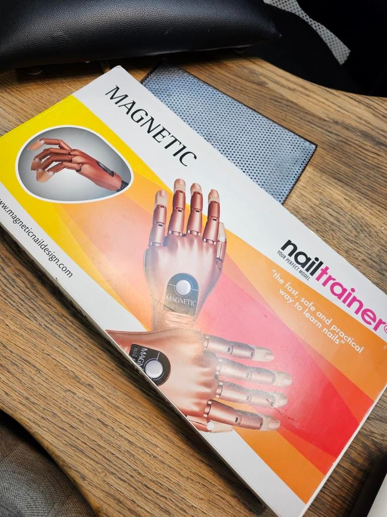Magnetic Nailtrainer, Sieraden, Tassen en Uiterlijk, Uiterlijk | Cosmetica en Make-up, Ophalen of Verzenden, Zo goed als nieuw