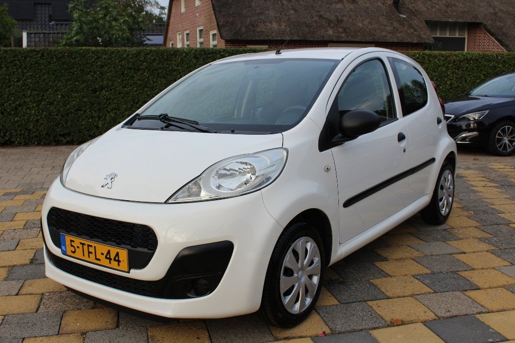 Peugeot 107 1.0 12V 5DR 2014  137300 KM  !!!, Auto's, Voorwielaandrijving, Dealer onderhouden, Stof, 4 stoelen