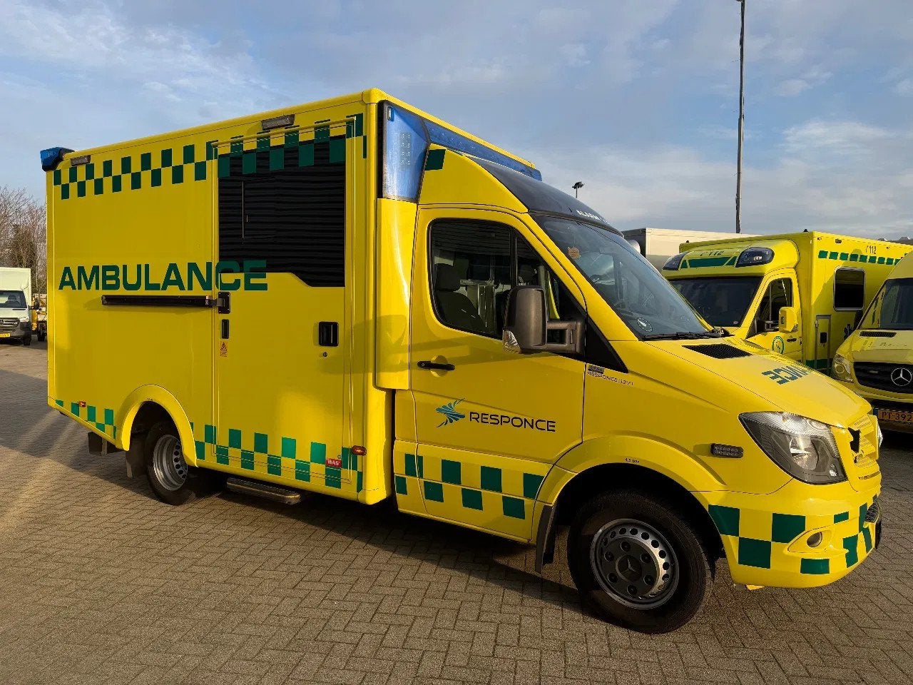 Mercedes-Benz Sprinter 519CDI Special Ambulance Laadklep Aut, Automaat, Gebruikt, 190 pk, Bedrijf