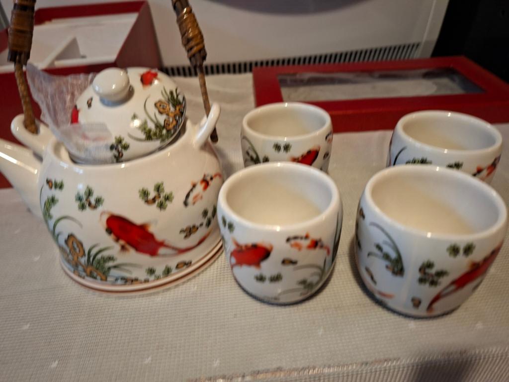 Nieuw theesetje met Koi karpers in doos, Ophalen, Nieuw, Overige stijlen