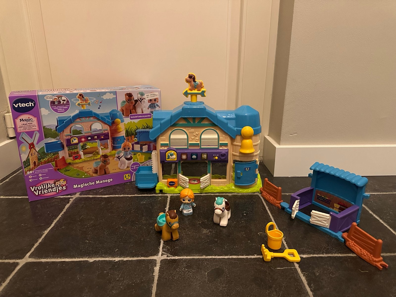 Vtech Vrolijke Vriendjes Magische Manege met doos, Ophalen of Verzenden, Zo goed als nieuw, Jongen of Meisje