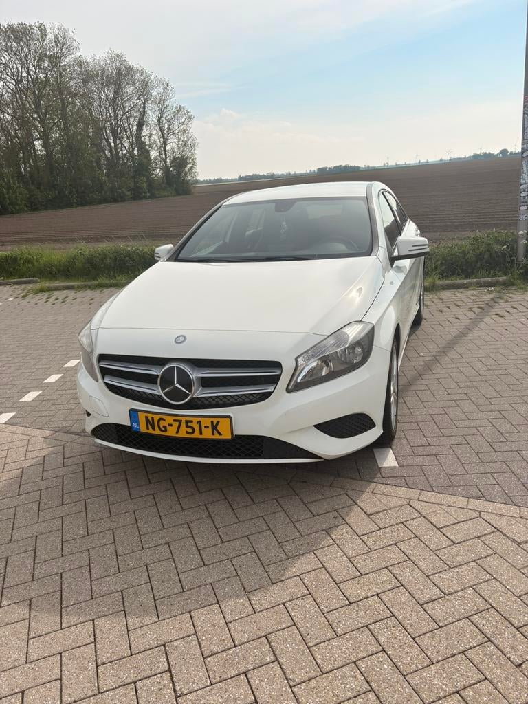 Mercedes-Benz A-Klasse A180 1.6 Blue Efficiency 2013 Wit, Auto's, Voorwielaandrijving, 4 cilinders, Stoelverwarming, 1595 cc