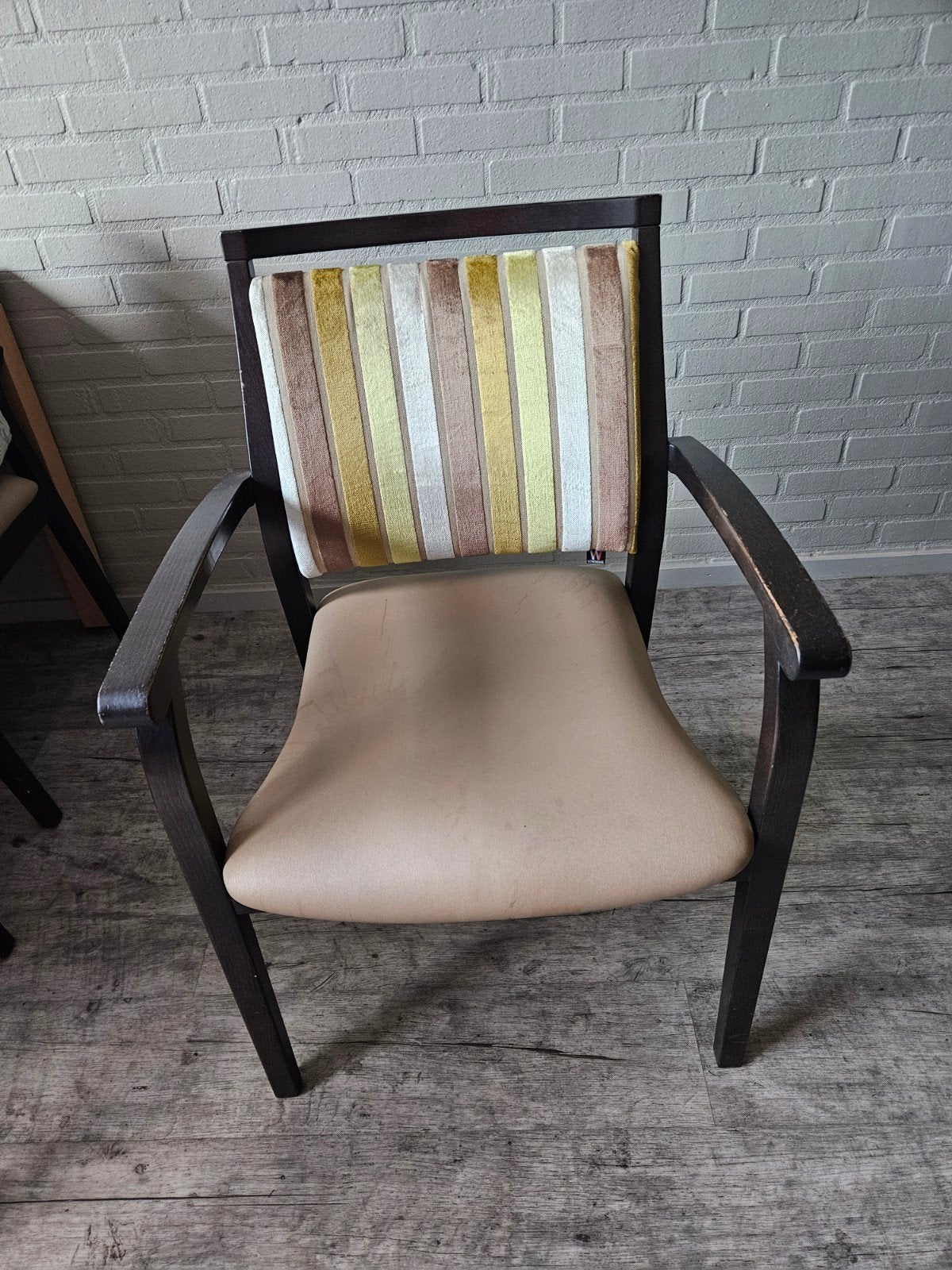 Vintage houten stoel met armleuningen, Ophalen