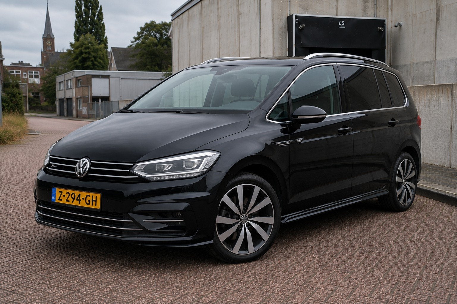 Volkswagen Touran 1.5 TSI R-Line | 7-persoons | NIEUWE MOTOR, Auto's, 1498 cc, Zwart, 4 cilinders, Zwart
