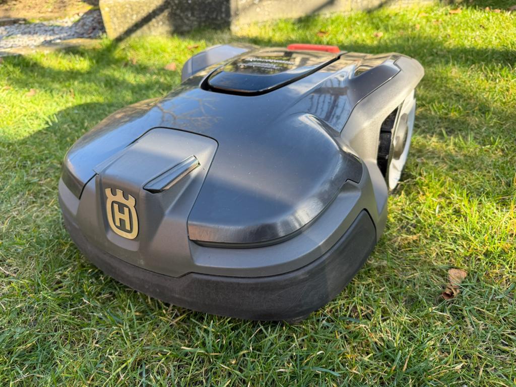 Husqvarna Automower 415X – Premium X-Line 1500 m², Ophalen of Verzenden, Zo goed als nieuw, 20 tot 25 cm, Bestuurbaar via app