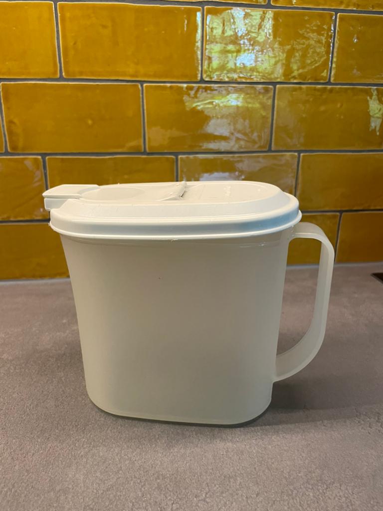 Tupperware ruimtespaarder / schenkkan, Ophalen of Verzenden, Gebruikt, Wit, Beker of Kan