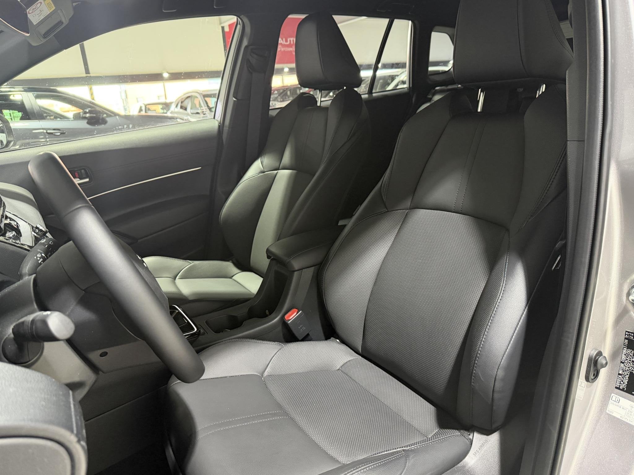 Toyota Corolla Cross Hybrid 180 Executive Lederen bekleding, Auto's, Dealer onderhouden, Gebruikt, 4 cilinders, Bedrijf