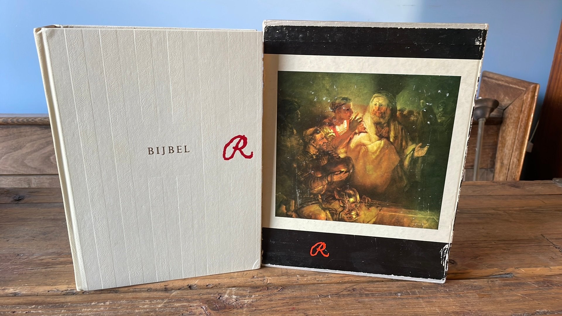 Rembrandt bijbel met goudsnede in bewaarbox van karton, Boeken, Ophalen of Verzenden, Gelezen