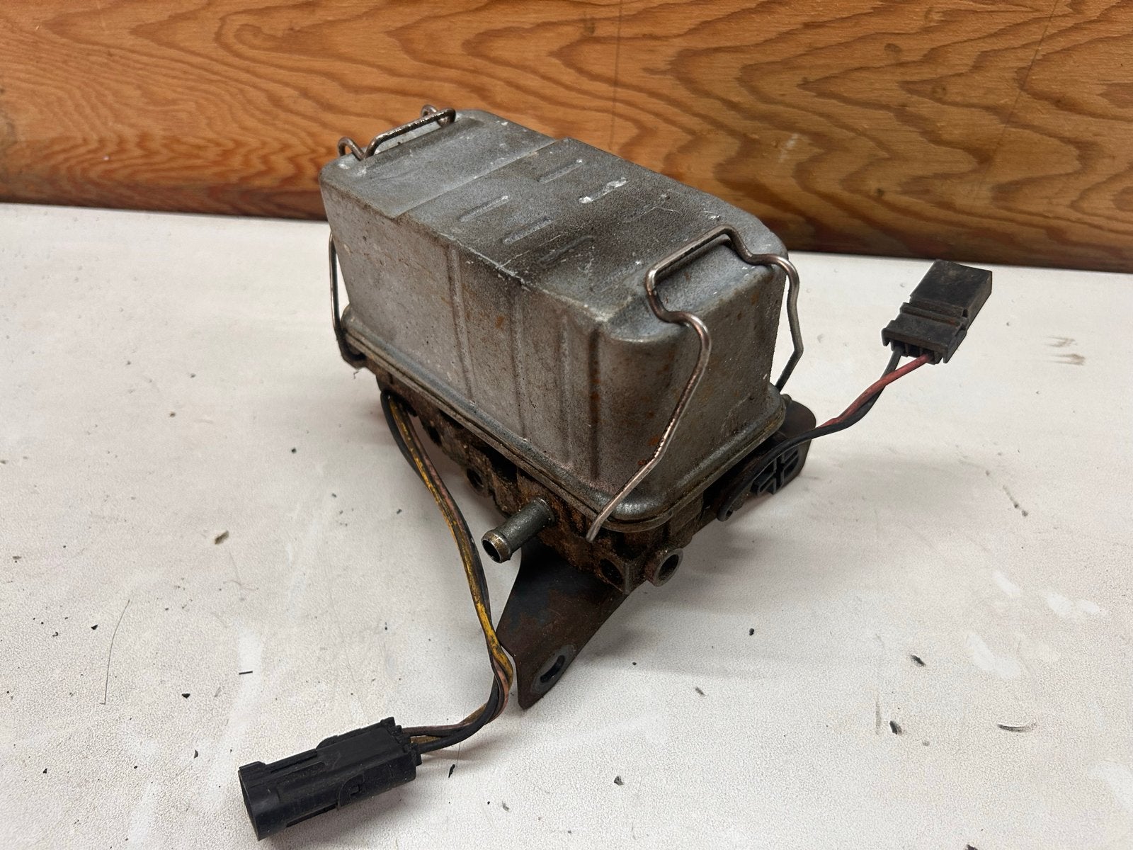 Brandstoffilterbehuizing GM 6.2 V8 Diesel, Ophalen of Verzenden, Gebruikt, Amerikaanse onderdelen
