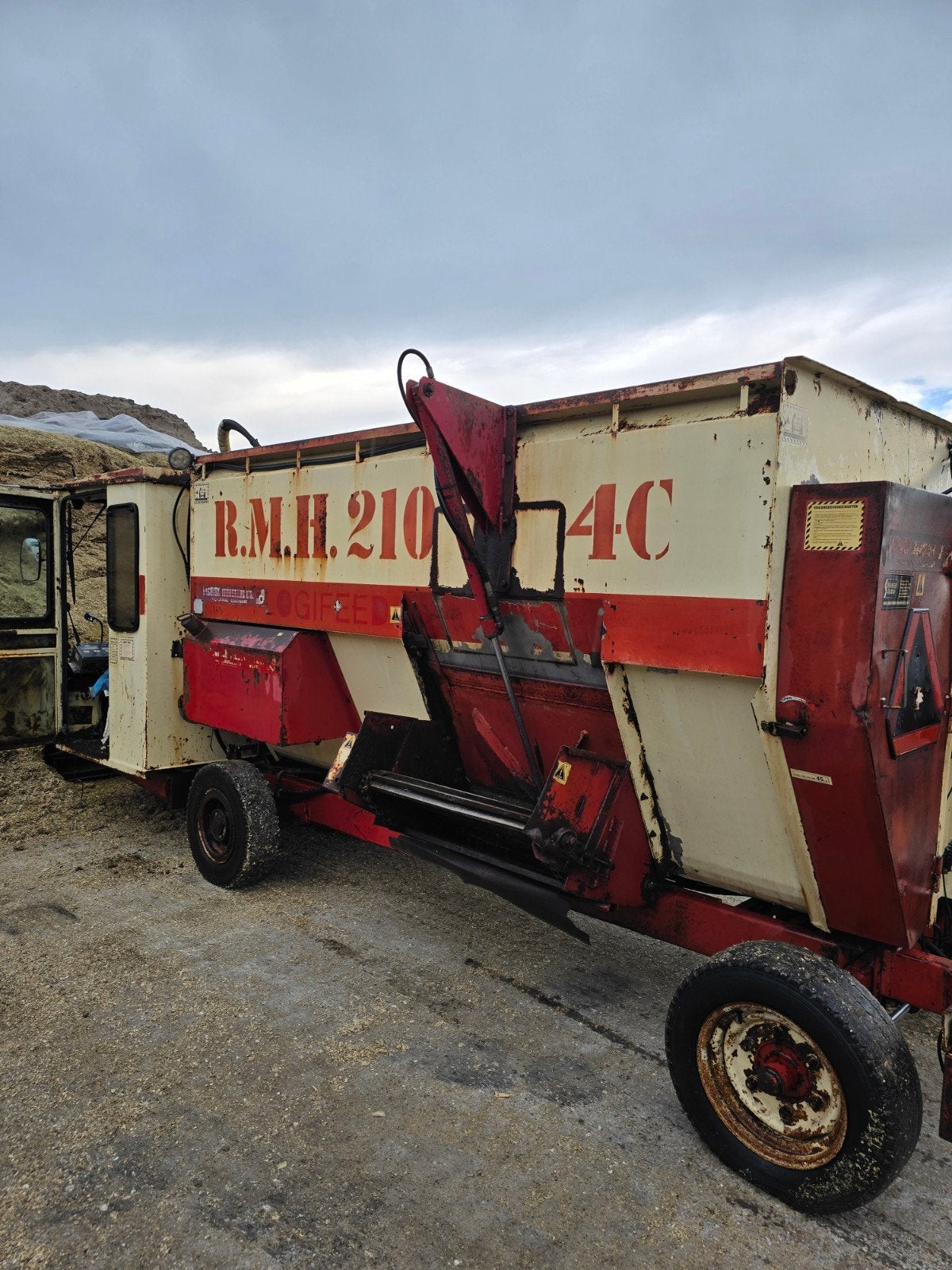 RMH 210 4C zelfrijdende voermengwagen, Ophalen, Voertechniek