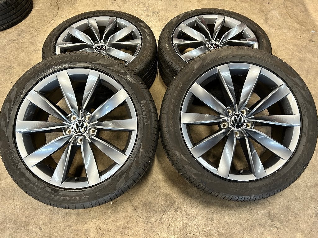 19 inch originele Chennai velgen + zomerbanden VW Tiguan, Auto-onderdelen, Banden en Velgen, 19 inch, Gebruikt, 255 mm, Banden en Velgen
