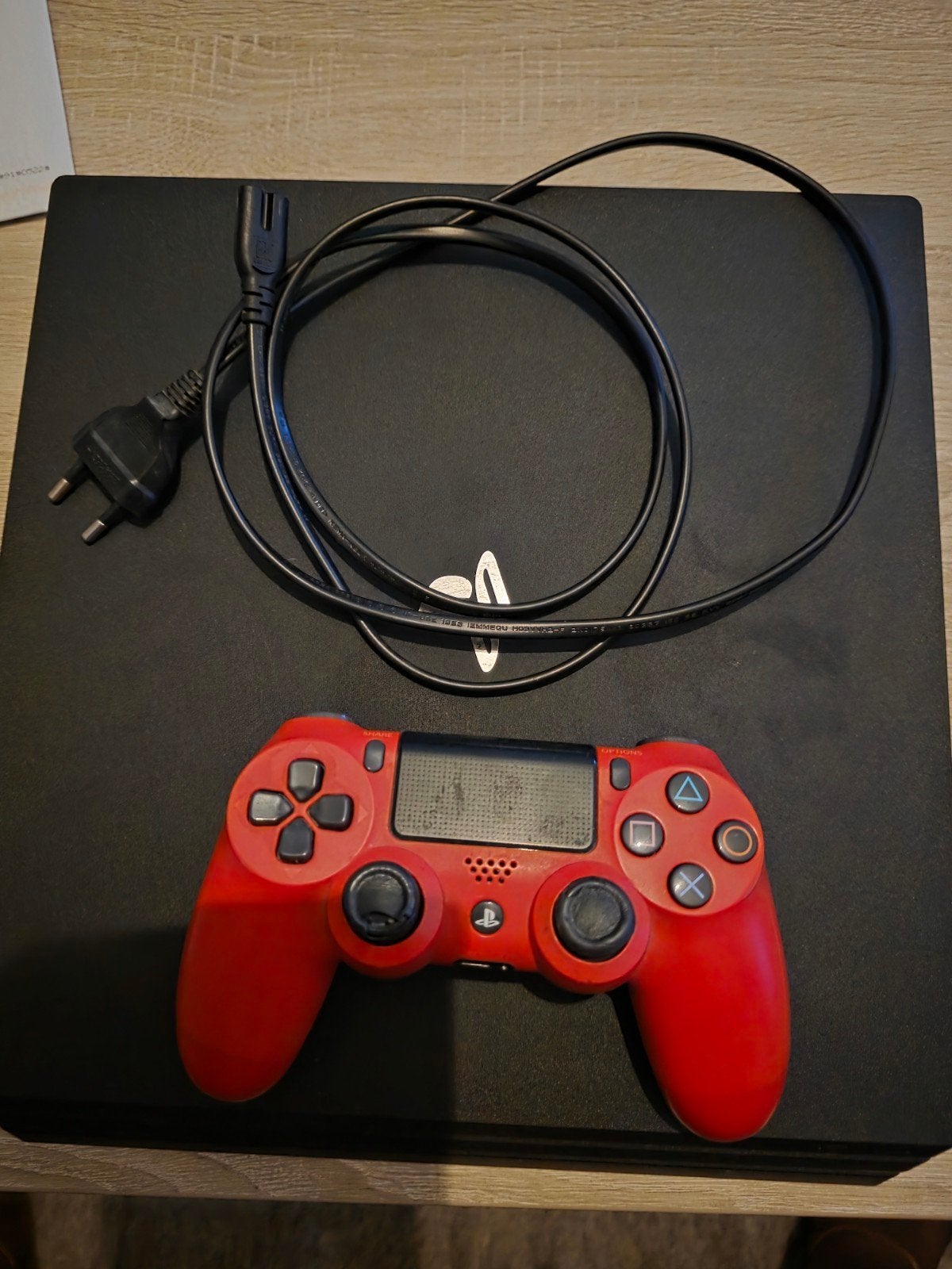 PlayStation 4 pro met 1 rode controller vaste prijs, Ophalen, Gebruikt, 1 TB, Met 1 controller