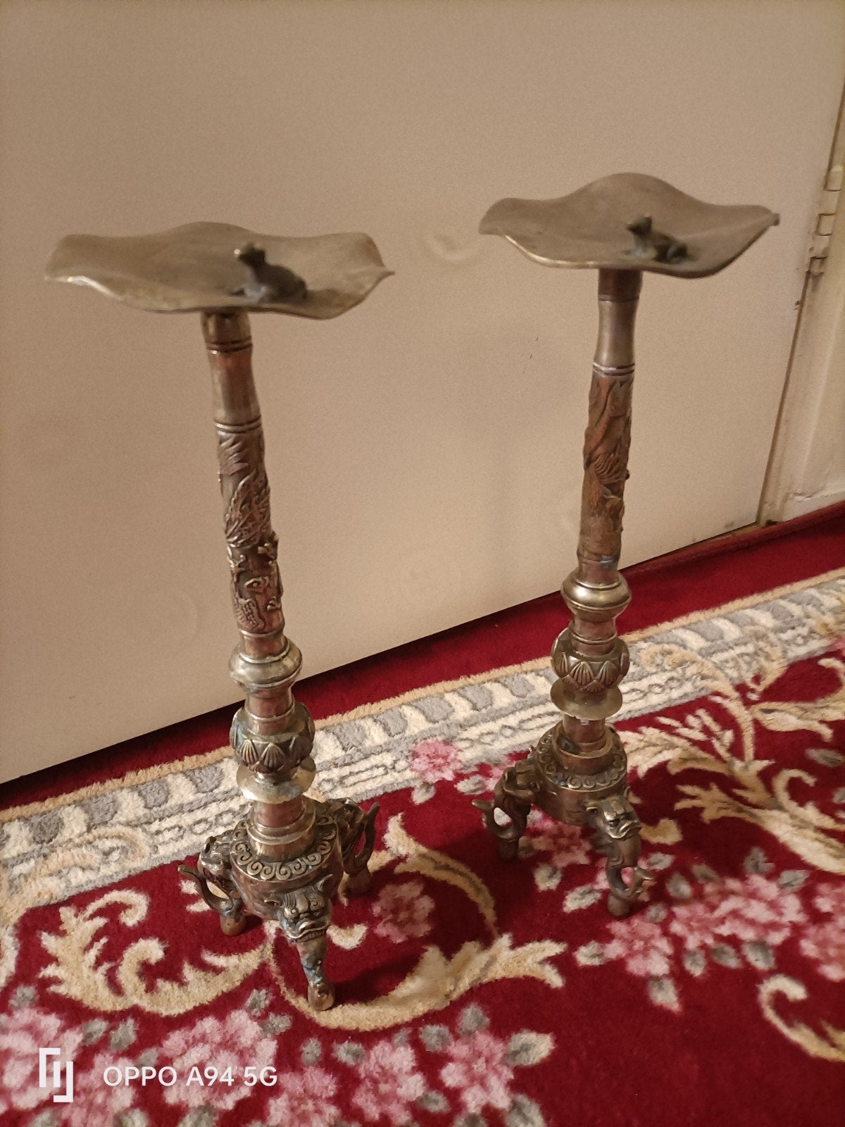 Antieke bronzen Chineeskandelaars met kikkerdecoratie, Ophalen of Verzenden, Koper of Brons