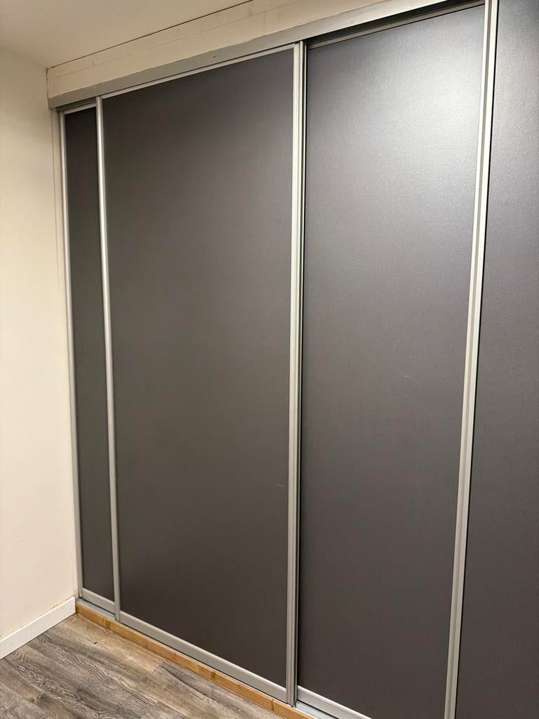 Zo goed als nieuwe grijze schuifpui - 4 deuren, Kunststof, 200 cm of meer, Zo goed als nieuw, Minder dan 25 cm