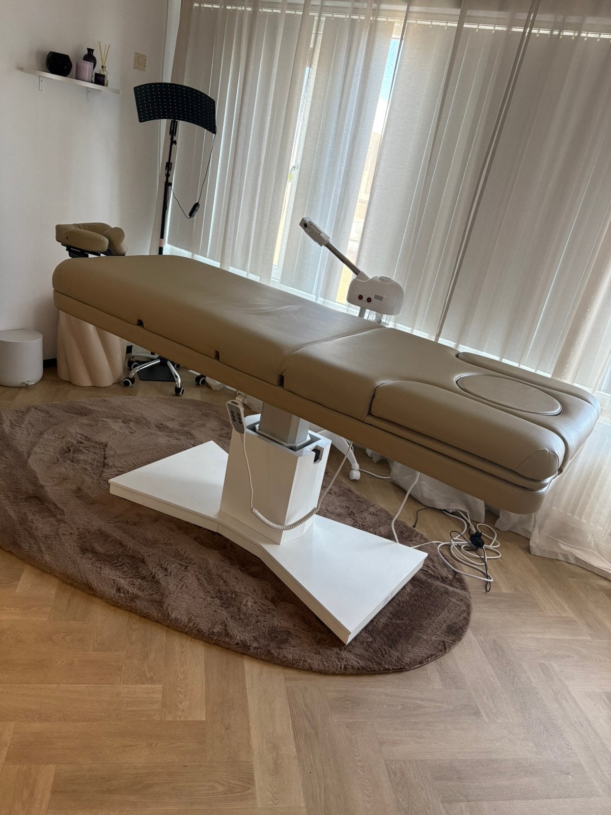 Elektrische massagetafel / behandelstoel verstelbaar, Sport en Fitness, Massageproducten, Ophalen, Zo goed als nieuw, Massagetafel