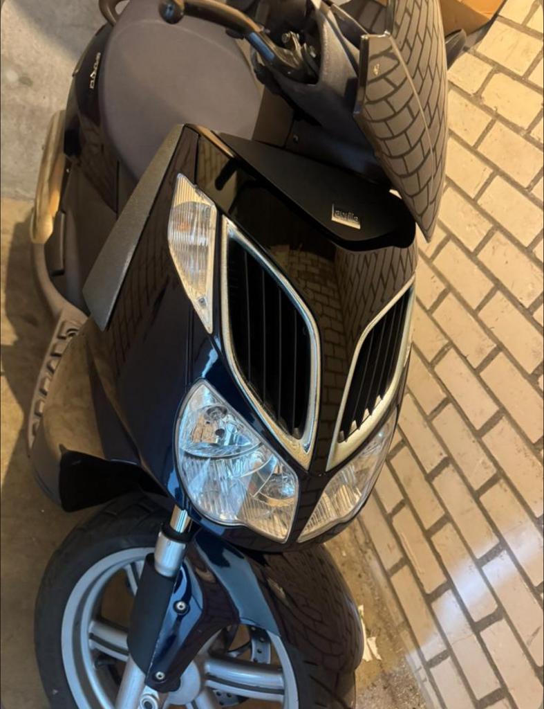 Aprilia Sportcity 200cc | 10.000 km | Topstaat, Overige modellen, Maximaal 45 km/u, Ophalen of Verzenden, Zo goed als nieuw