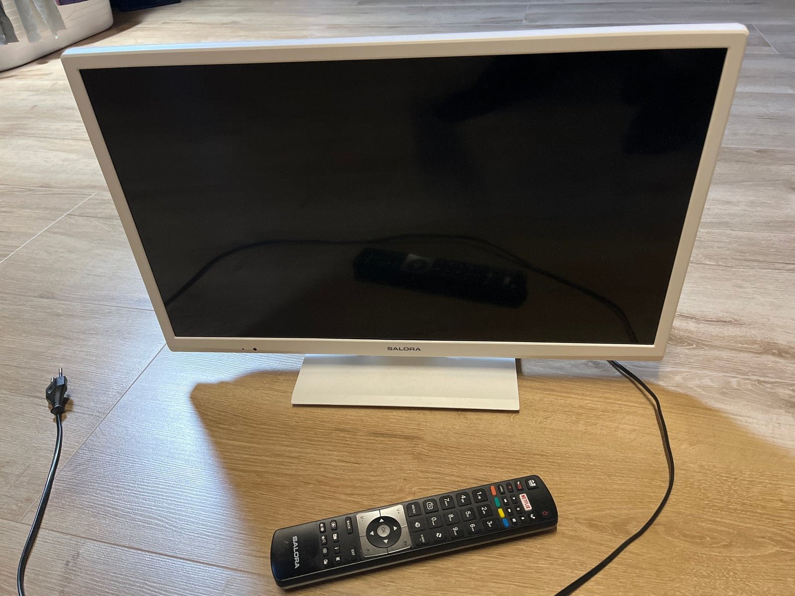 Salora 24LED1500 - 24 inch LED TV met afstandsbediening, 50 Hz, HD Ready (720p), 60 tot 80 cm, Ophalen