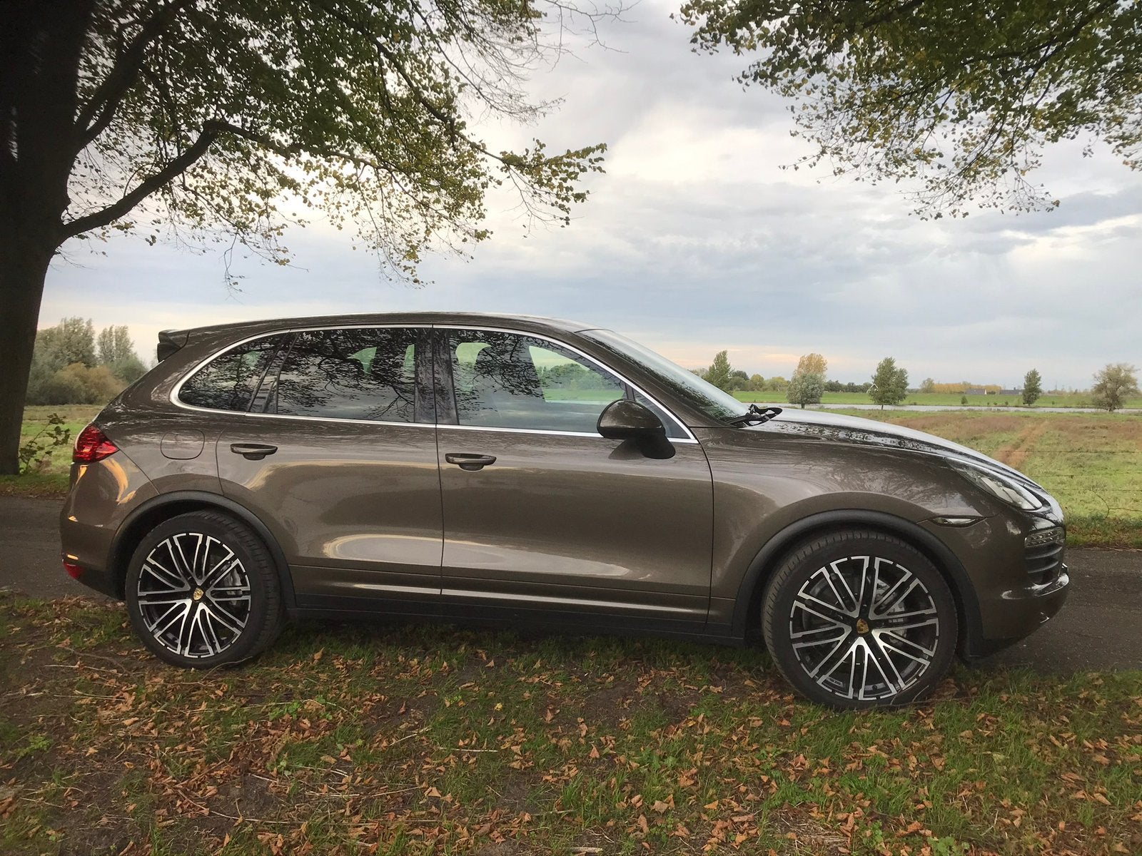 Porsche Cayenne 4.8 S Tiptronic S zeer mooi, Automaat, Cayenne, Bruin, 138 €/maand