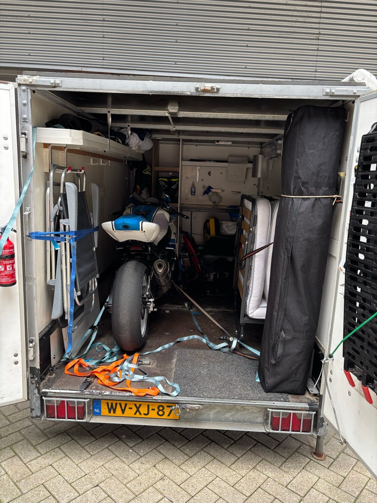 Gesloten motortrailer te huur - incl. elektriciteit & verwar, Ophalen, Gebruikt