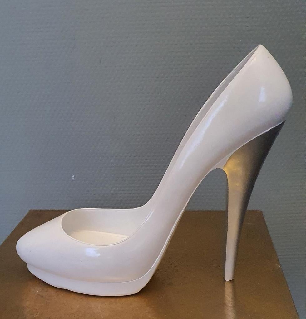 Beeld sculptuur design
decoratieve schoen pump
wit zilver, Ophalen of Verzenden, Beeld, 20 - 50 cm