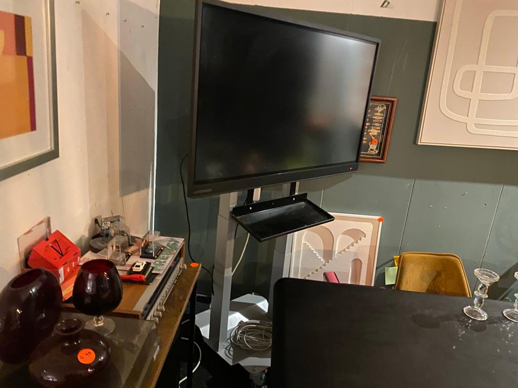 Touchscreen 55 inch 4 k LED-scherm met standaard - Gebruikt, Audio, Tv en Foto, Televisies, LED, 50 Hz, Zo goed als nieuw, 100 cm of meer
