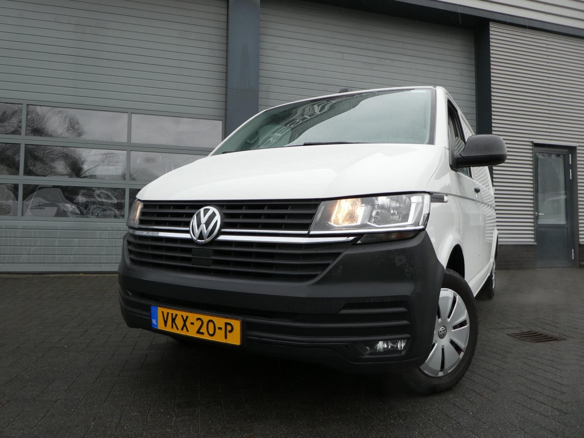 Volkswagen Transporter 2.0 TDI L2H1 airco navigatie pdc 3 zi, Voorwielaandrijving, Gebruikt, Euro 6, 4 cilinders