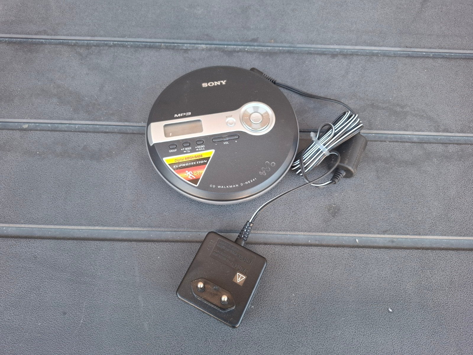 SONY CD Walkman D-NE241 Draagbare CD-speler Zwart, Ophalen of Verzenden, Gebruikt