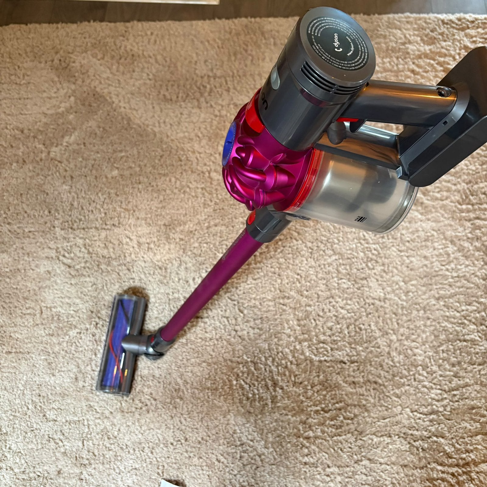 Dyson V7 steelstofzuiger + wandhouder/oplaadpunt, Gebruikt, Draadloos, Ophalen of Verzenden, Dyson