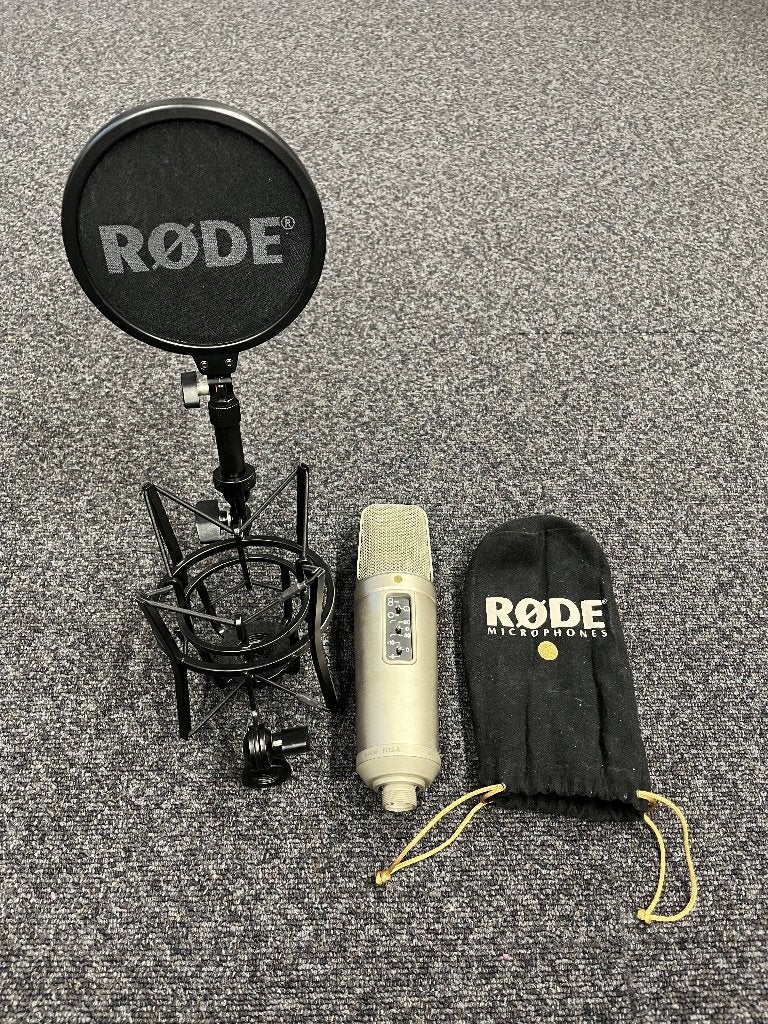 RODE NT2-A condensator microfoon met schokmount en popfilter, Muziek en Instrumenten, Microfoons, Ophalen of Verzenden, Zo goed als nieuw