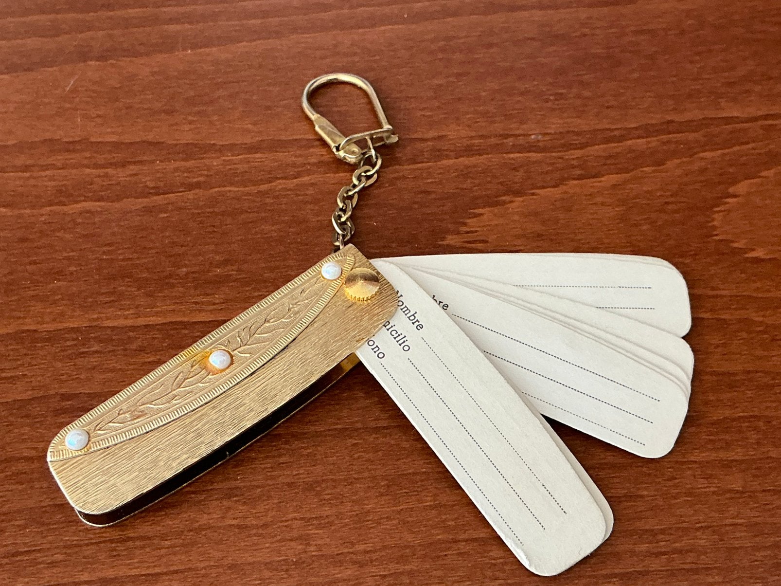 Oud adresboekje aan sleutelhanger, Verzamelen, Sleutelhangers, Verzenden, Gebruikt, Overige typen