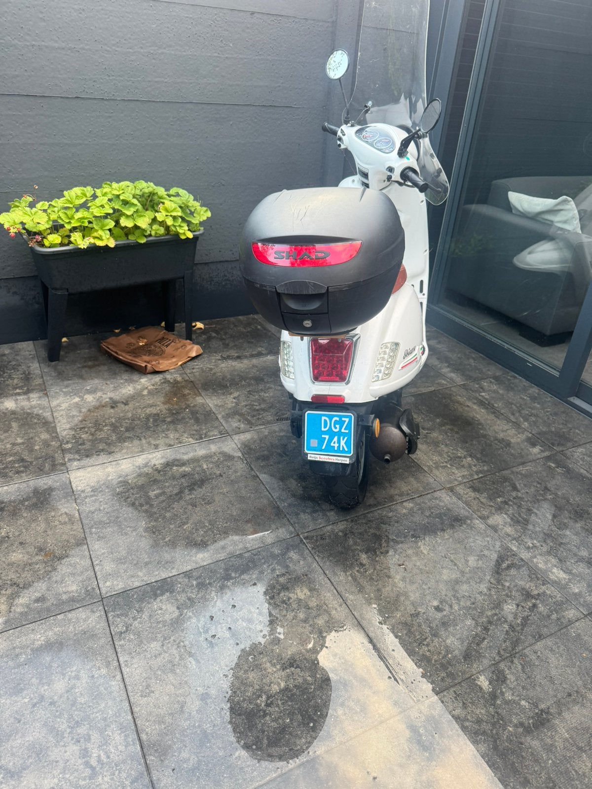 Bak voor scooter helm, Ophalen, Zo goed als nieuw, Elektrisch, Overige merken