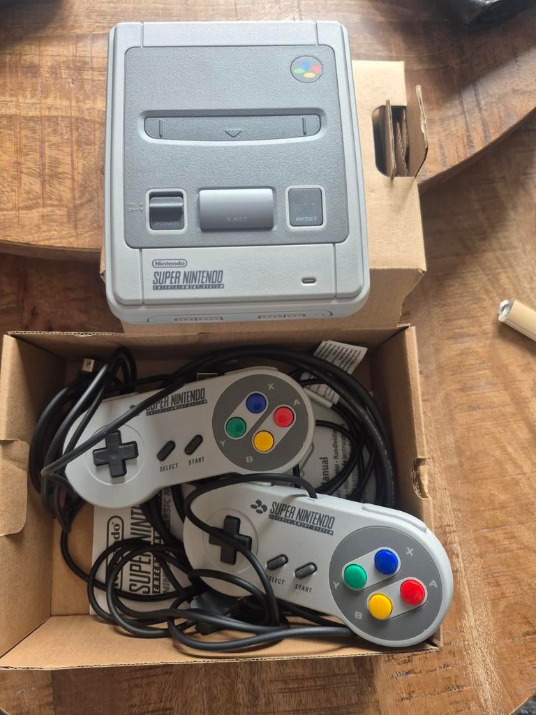 Nintendo SNES Classic Mini - Compleet met 2 controllers, Spelcomputers en Games, Spelcomputers | Nintendo Super NES, Ophalen, Zo goed als nieuw