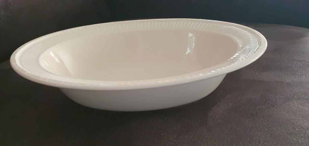 Wedgwood Edme ovale schaal 27x21x5.8cm, Ophalen of Verzenden, Wedgwood, Aardewerk, Schaal of Schalen