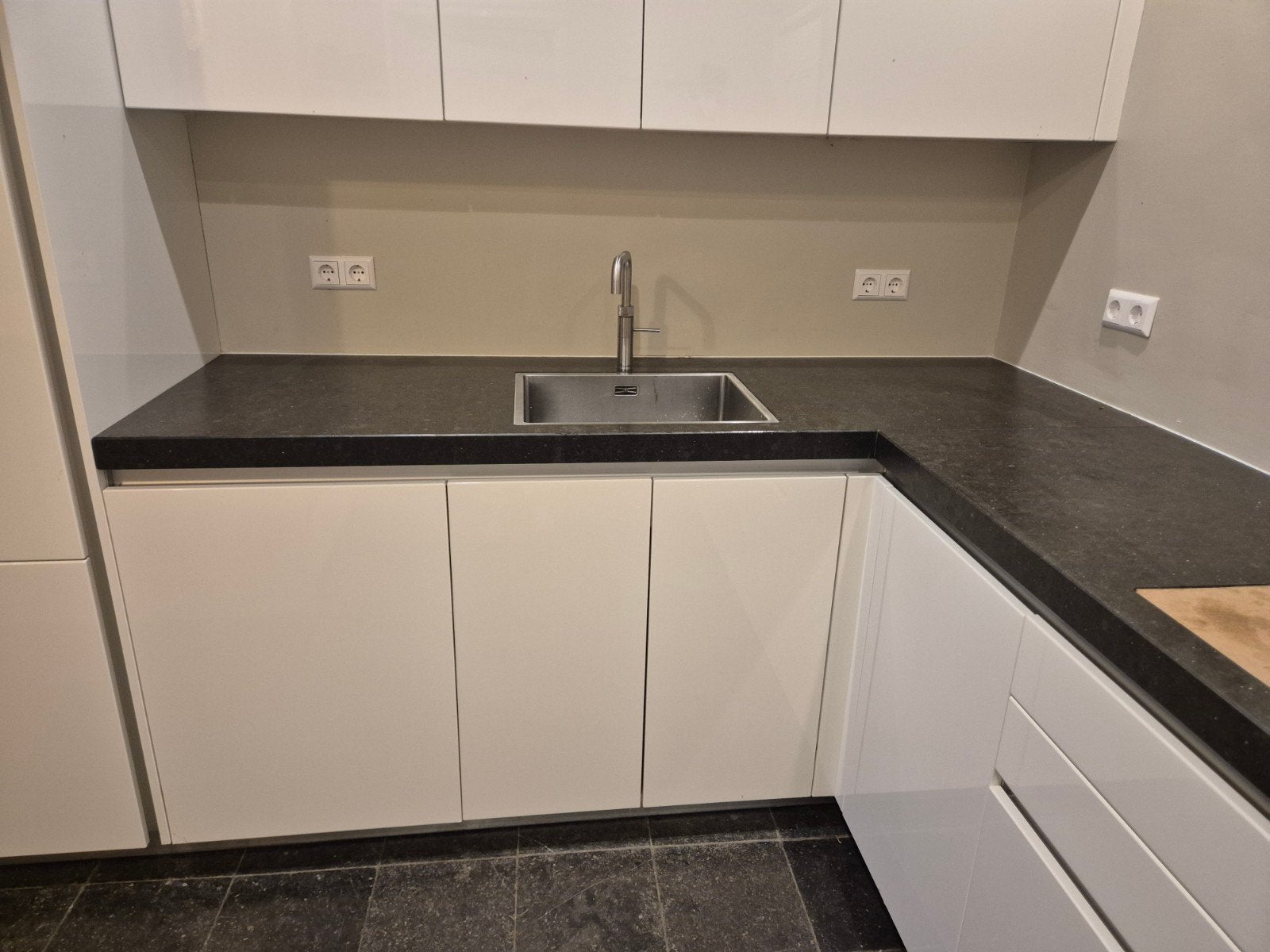 Composiet werkbladen antraciet 6cm met spoelbak en Siemens k, Ophalen, Zwart, Steen/keramiek, Overige merken