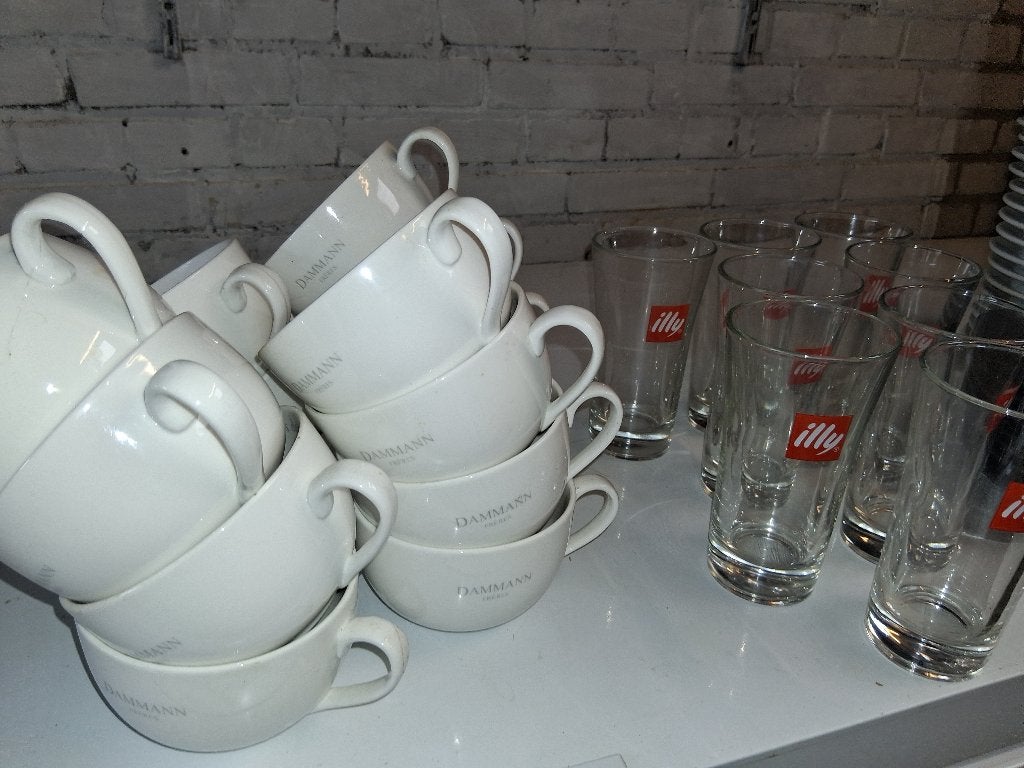 Illy en Hamnan kop en schotels, Huis en Inrichting, Ophalen, Zo goed als nieuw, Overige stijlen, Illy
