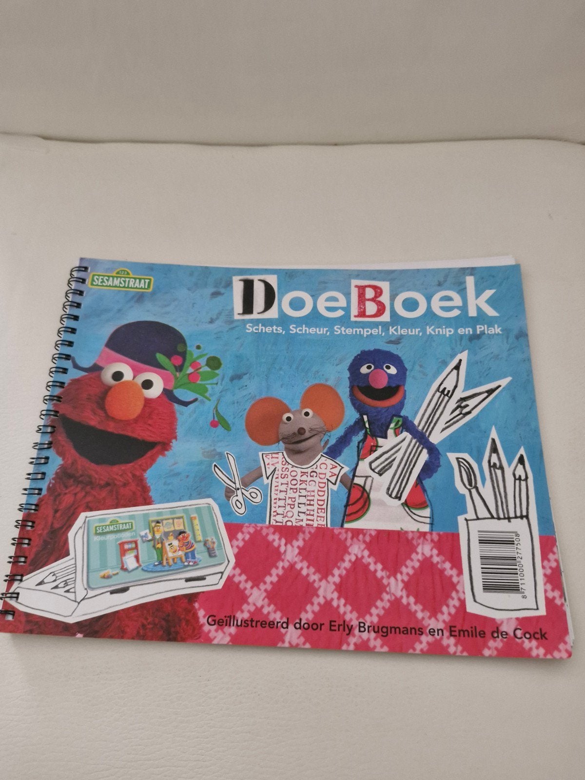 Sesamstraat DoeBoek: Schets, Scheur, Stempel, Kleur, Knip ,, Boeken, Ophalen of Verzenden, Zo goed als nieuw, Erly Brugmans en Emile de Cock