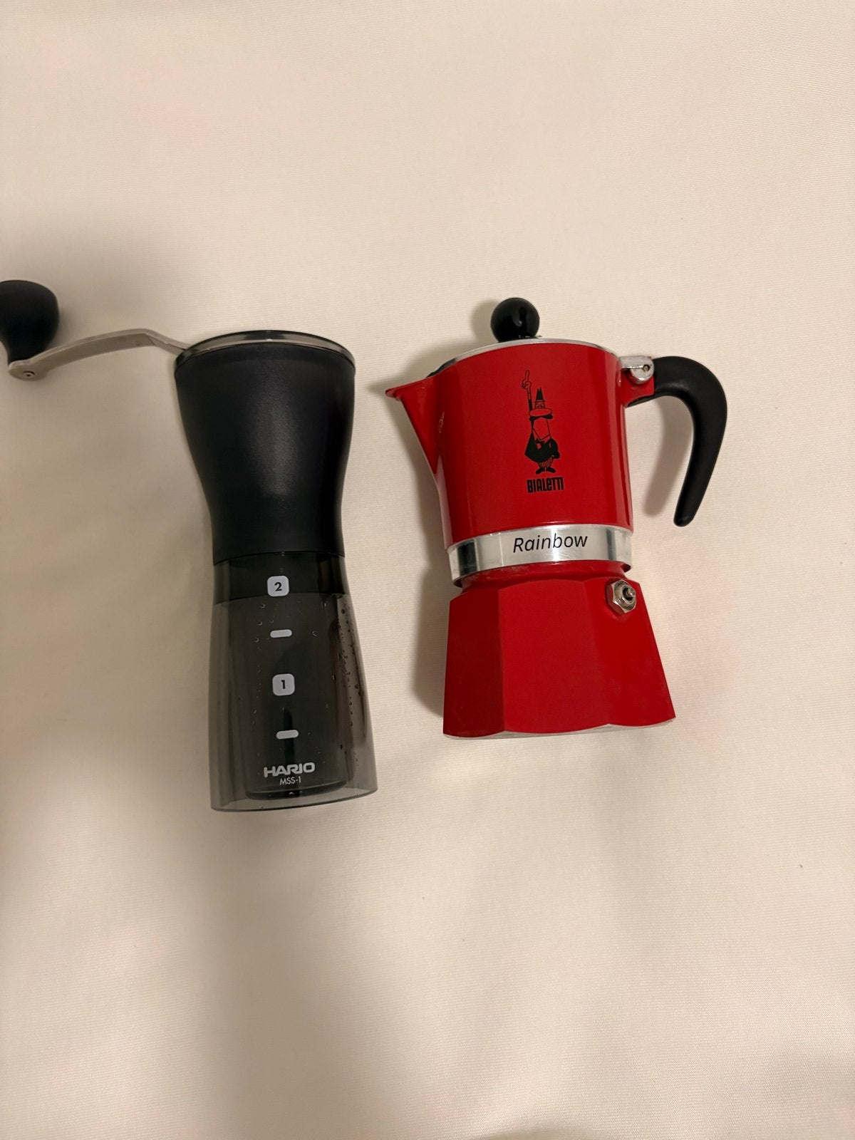 Bialetti Moka+Hario Mini-Slim Total price including shipping, Witgoed en Apparatuur, Gemalen koffie, Ophalen of Verzenden, Zo goed als nieuw