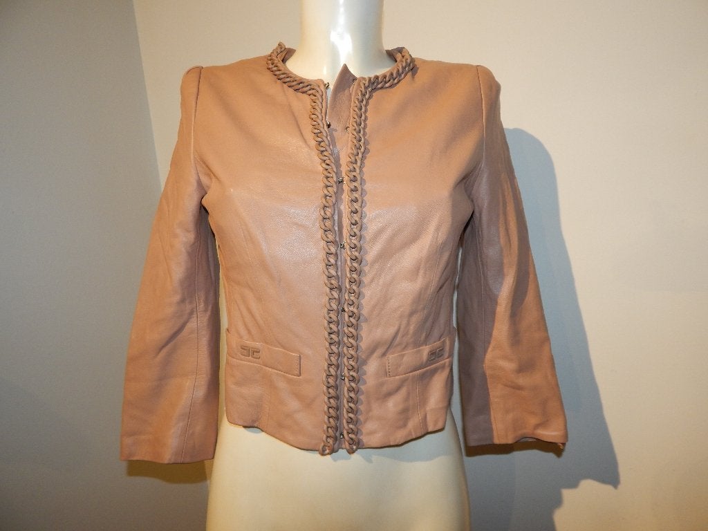 Elisabetta Franchi stylvol leer jasje afgezet met kettingI44