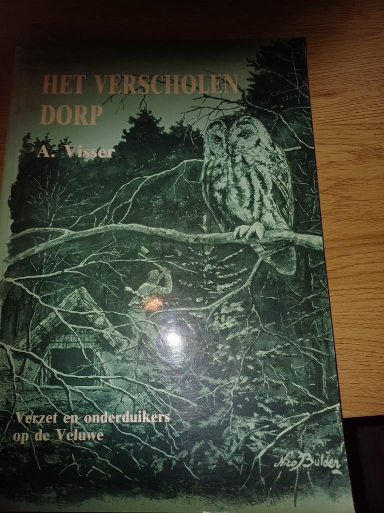 Het verscholen dorp verzet en onderduikers op de Veluwe, Boeken, Ophalen of Verzenden, Tweede Wereldoorlog, Zo goed als nieuw