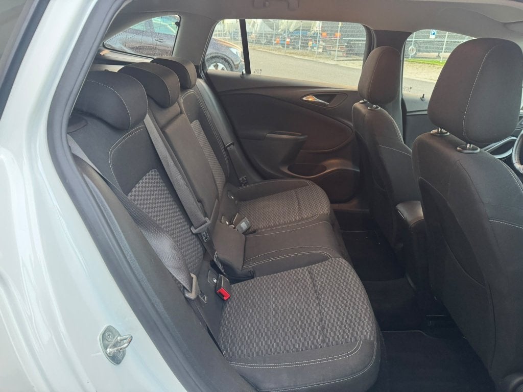 Foto 17 van Opel Astra 1.0 Turbo  Sports Tourer 2017 Wit Airco| trekhaak