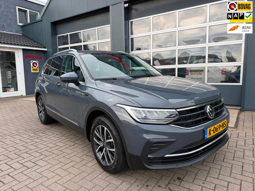 Volkswagen Tiguan 1.5 TSI Life Business / ACC / IQ Light / M, Auto's, Automatische klimaatregeling, Euro 6, 4 cilinders, Alcantara