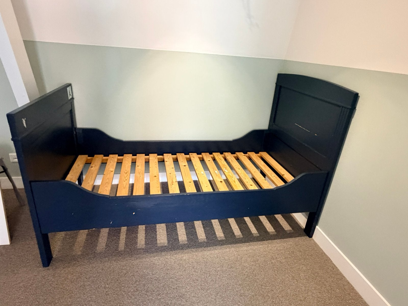 Antiek Kinderbed, Kinderen en Baby's, Kinderkamer | Bedden, Gebruikt, 70 tot 85 cm, Ophalen of Verzenden, Matras