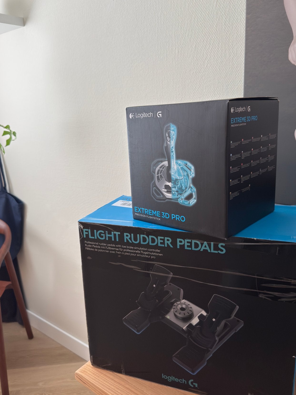 Logitec Flight Rudder Pedals & Extreme 3D pro joystick, Computers en Software, Educatie- en Cursussoftware, Zo goed als nieuw