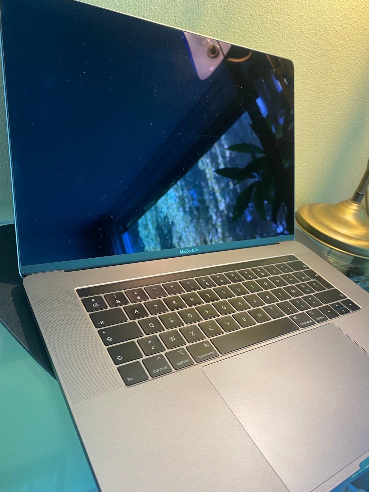 Macbook Pro 15inch (scherm defect maar werkt perfect), Computers en Software, Apple Macbooks, Gebruikt, 256 GB, 2 tot 3 Ghz, 15 inch