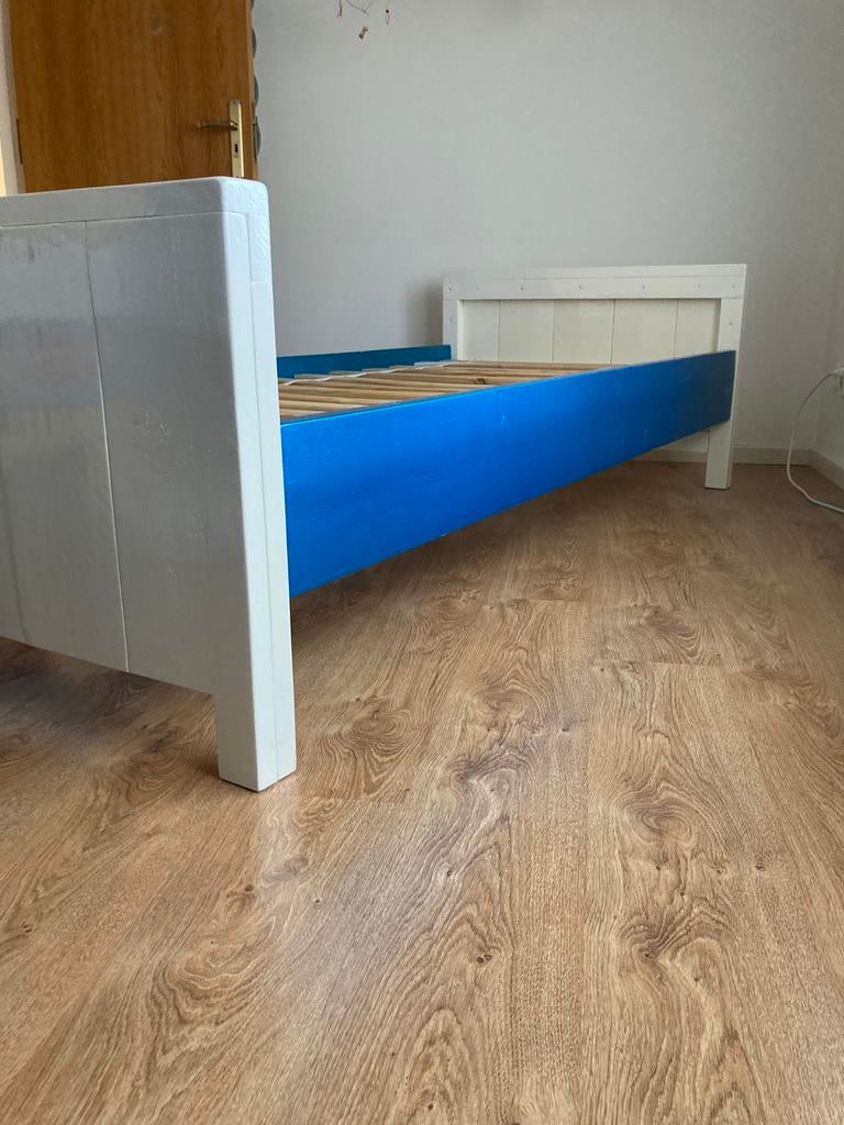 Steigerhout bed met nachtkastje, Doe-het-zelf en Verbouw, Deurkozijn, Zo goed als nieuw, Hout, Ophalen
