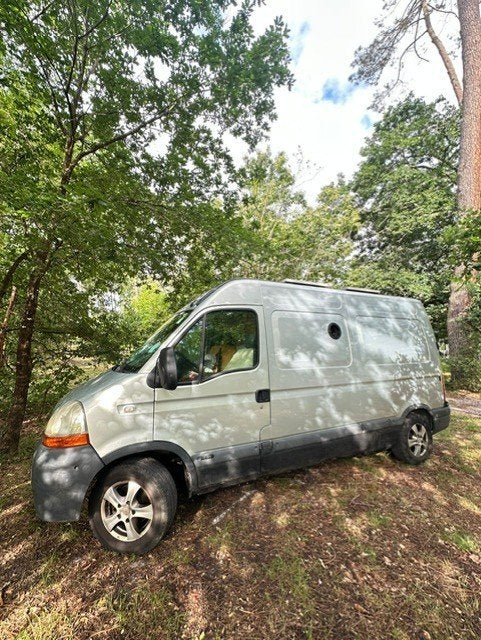 Renault Master off grid camper L2H2 2.5 DCI Automaat., Chemisch toilet, Buscamper of Camperbus, Diesel, Tot en met 3