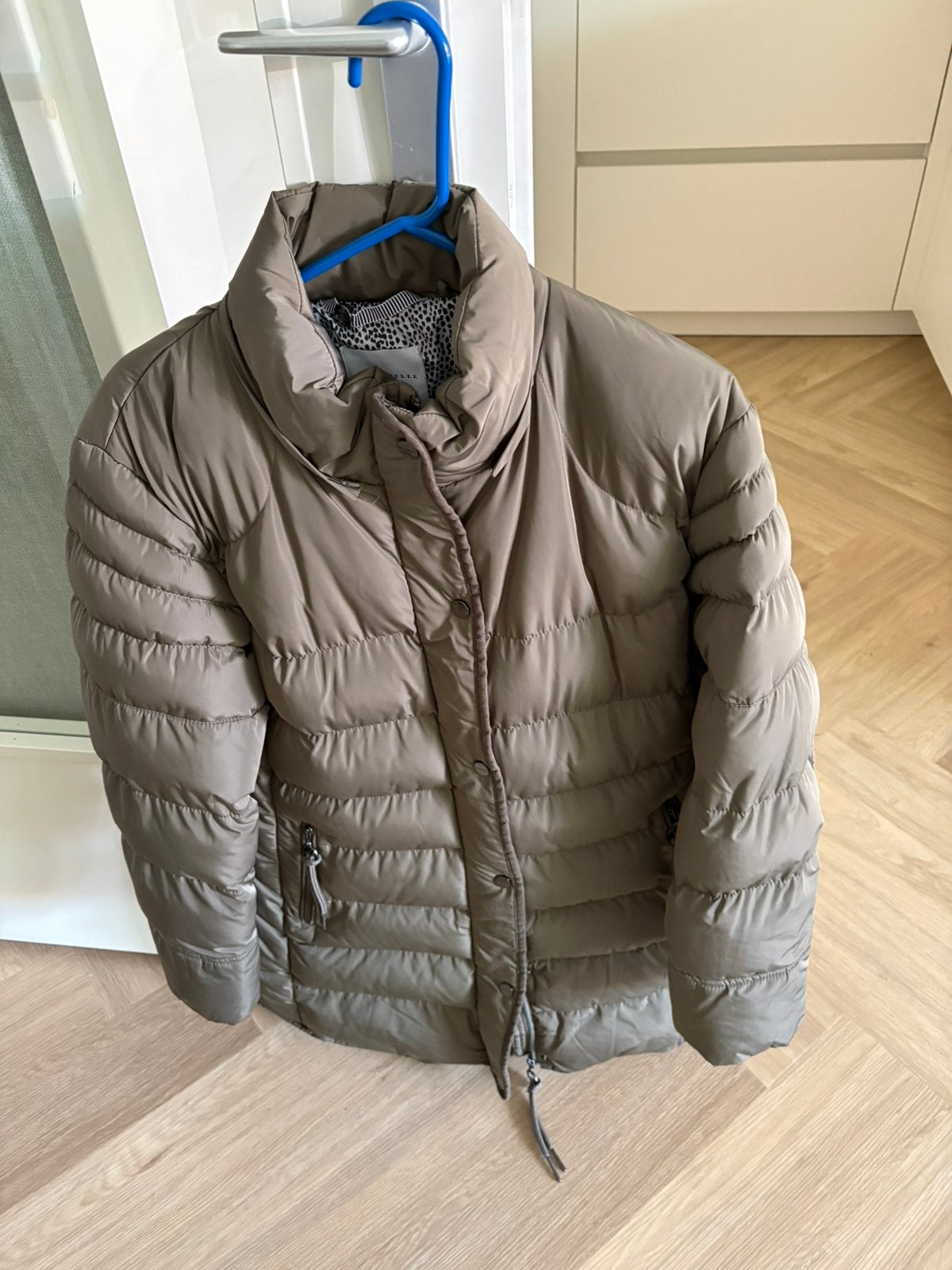 Te koop mooie dames winterjas, Kleding | Dames, Ophalen of Verzenden, Zo goed als nieuw