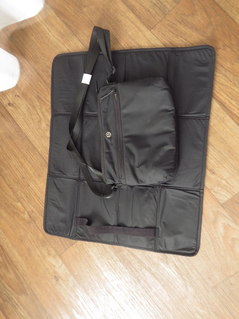 luier crossbody etui met zacht verschoningsmatje Lululemon, Kinderen en Baby's, Luiertassen, Zwart, Overige typen, Ophalen of Verzenden